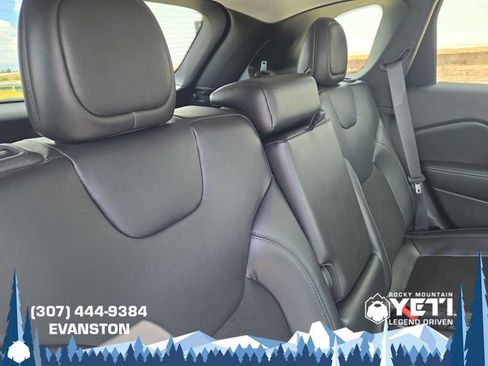 Used 2020 Jeep Cherokee Latitude Plus w/ Comfort/Convenience Group AWD/4WD image 12