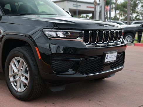 New 2025 Jeep Grand Cherokee Laredo image 7