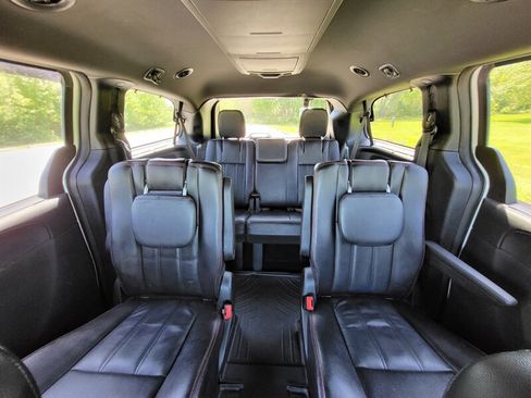 Used 2017 Dodge Grand Caravan GT FWD image 18