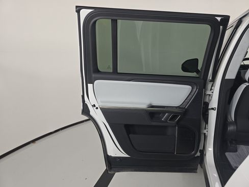 Used 2023 Rivian R1S Adventure AWD/4WD image 17