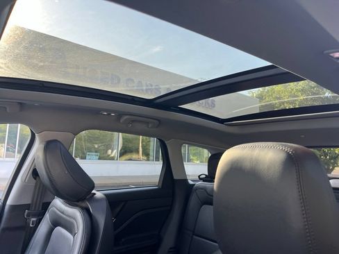 Used 2022 Lincoln Corsair AWD w/ Premium Package image 9