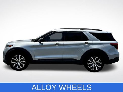 Used 2023 Ford Explorer ST image 3