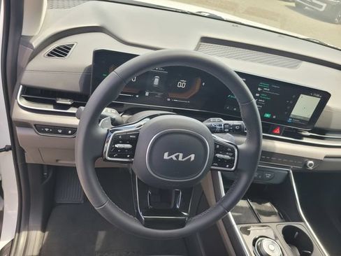 Used 2026 Kia Carnival EX FWD image 30