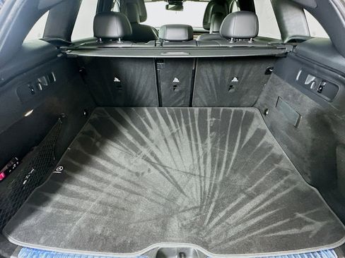 Used 2025 Mercedes-Benz GLC 300 4MATIC image 29