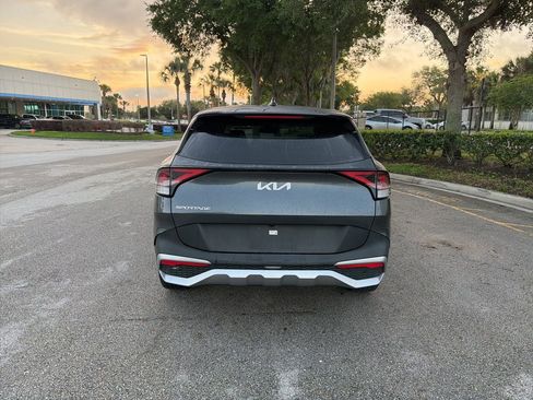 Used 2024 Kia Sportage EX image 4
