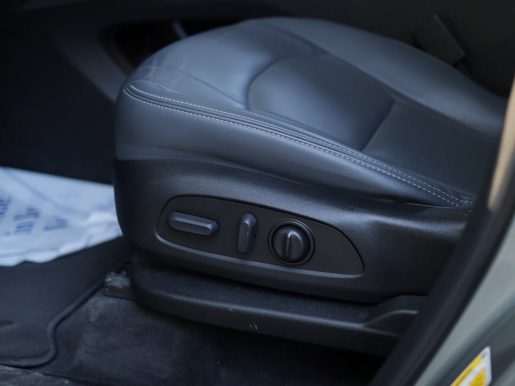 Used 2023 Buick Enclave Essence w/ Sport Touring Edition FWD image 20