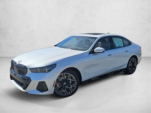 New 2026 BMW 530i xDrive AWD/4WD image 1