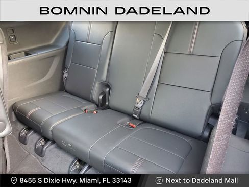 Used 2022 Chevrolet Traverse RS image 11