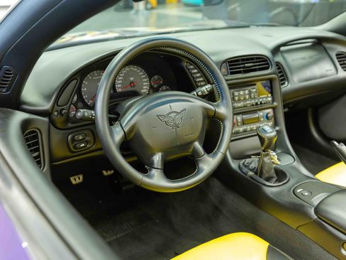 Used 1998 Chevrolet Corvette Convertible w/ Memory Pkg RWD image 9