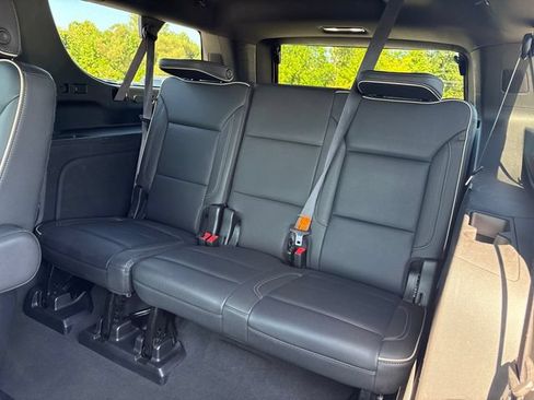 Used 2024 GMC Yukon XL SLT w/ SLT Luxury Package AWD/4WD image 23
