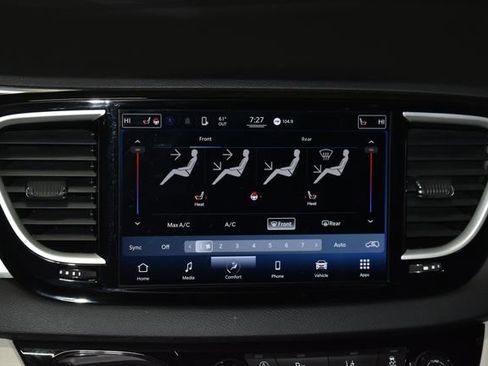 Used 2022 Chrysler Pacifica Touring-L image 17