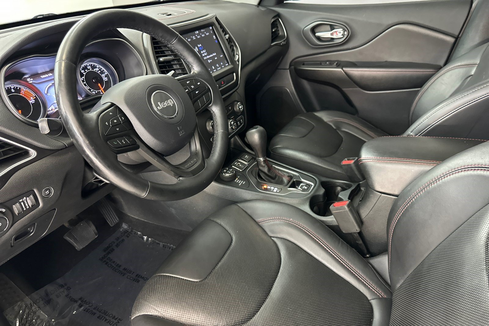 Used 2019 Jeep Cherokee Trailhawk AWD/4WD image 4
