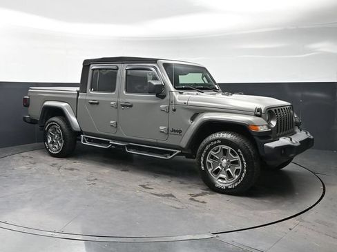 Used 2021 Jeep Gladiator Sport AWD/4WD image 3