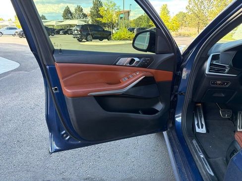 Used 2021 BMW X7 xDrive40i w/ M Sport Package AWD/4WD image 9
