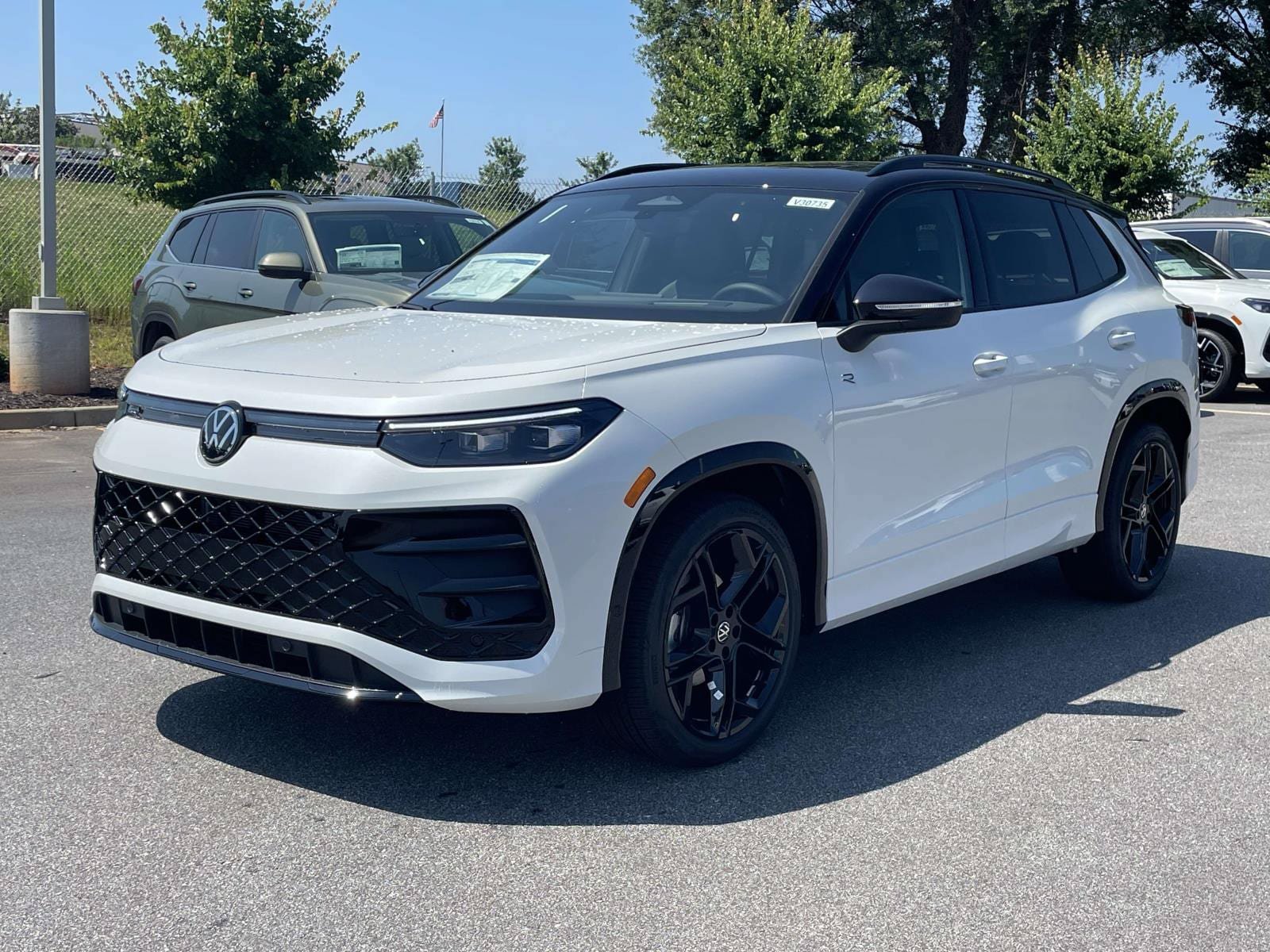 New 2026 Volkswagen Tiguan SE R-Line FWD image 3