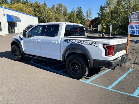 Used 2018 Ford F150 Raptor w/ Equipment Group 802A Luxury image 3