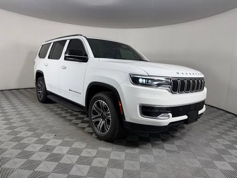 Certified 2023 Jeep Wagoneer 2WD w/ Premium Group I image 5
