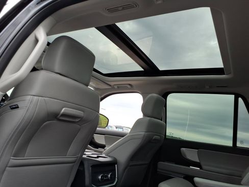 Used 2025 Ford Expedition Active AWD/4WD image 11