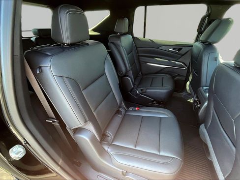 New 2026 Chevrolet Traverse LT w/ Sun and Wheel Package AWD/4WD image 11