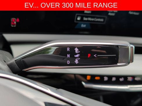 Used 2025 Cadillac Optiq Sport 2 w/ LPO, Floor Liner Package AWD/4WD image 24