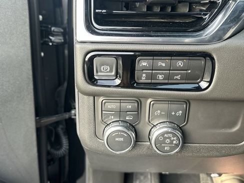 New 2025 GMC Yukon XL Elevation image 18