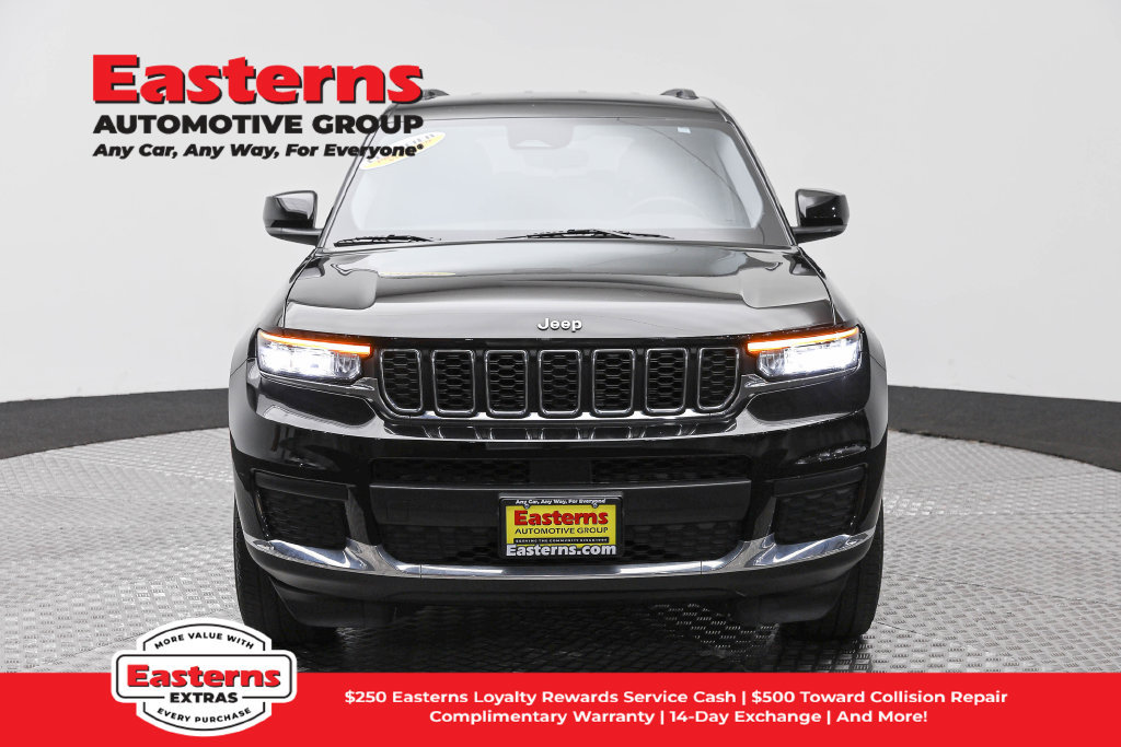 Used 2022 Jeep Grand Cherokee L Laredo w/ Luxury Tech Group I AWD/4WD image 3