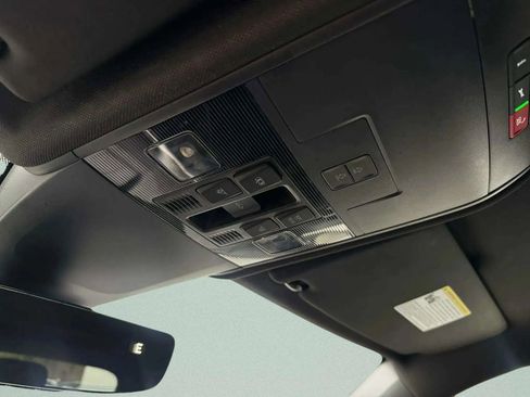 Used 2021 Volkswagen Atlas Cross Sport SEL image 28