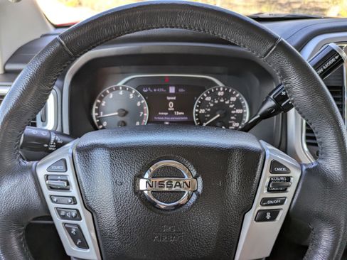 Used 2021 Nissan Titan SV w/ SV Convenience Package image 33