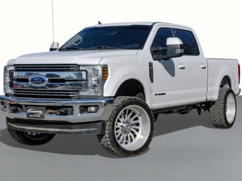 Used 2019 Ford F250 Lariat w/ Lariat Value Package image 4
