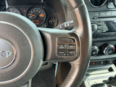 Used 2014 Jeep Patriot Latitude FWD image 14
