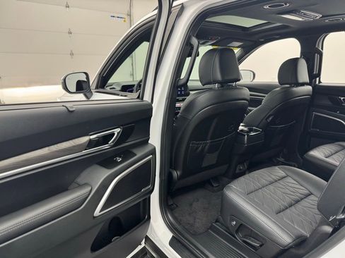 Used 2025 Kia Telluride AWD image 42