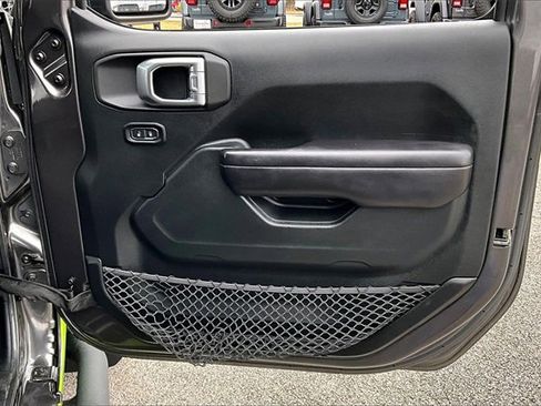 Used 2018 Jeep Wrangler Sport S image 24