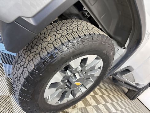 Used 2025 Chevrolet Silverado 2500 Custom image 31