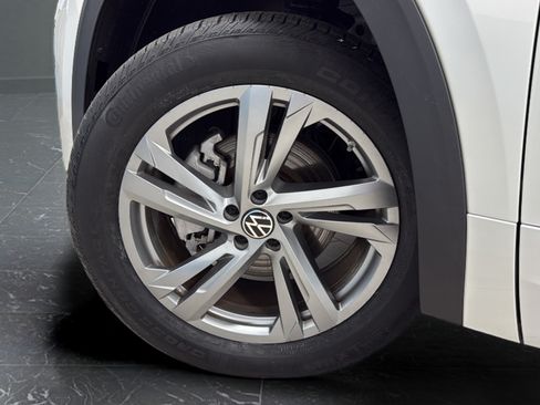 Used 2025 Volkswagen Atlas Cross Sport SEL R-Line AWD/4WD image 37