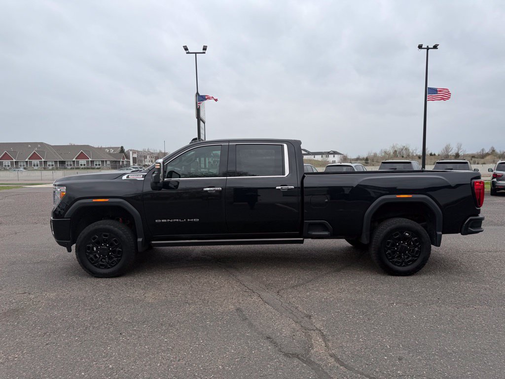 Used 2022 GMC Sierra 2500 Denali w/ Denali Black Diamond Edition AWD/4WD image 9