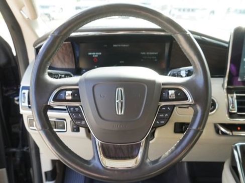 Used 2019 Lincoln Navigator L Reserve image 28