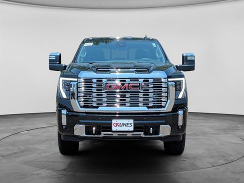 New 2026 GMC Sierra 3500 Denali w/ Denali Reserve Package AWD/4WD image 2