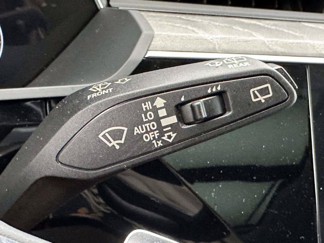 Used 2021 Audi e-tron Premium AWD/4WD image 33
