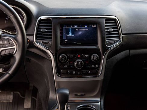 Used 2018 Jeep Grand Cherokee Altitude image 11