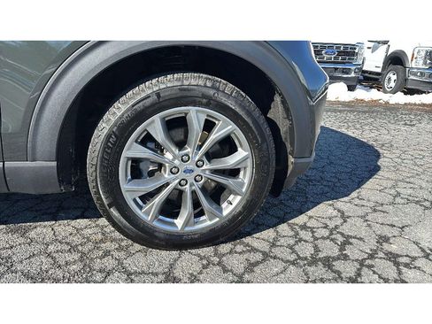 Certified 2022 Ford Explorer XLT w/ Equipment Group 202A image 23