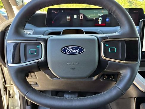 Used 2025 Ford Expedition Active AWD/4WD image 33
