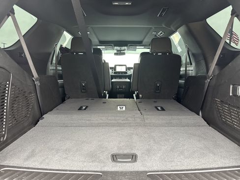 Used 2023 GMC Yukon SLT w/ SLT Premium Package image 37