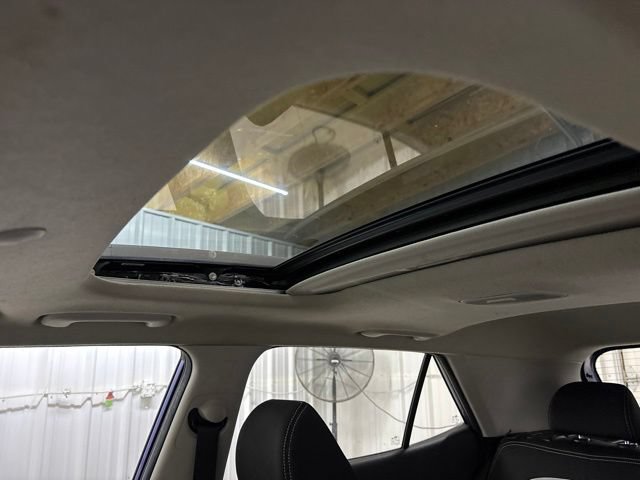 Used 2022 Hyundai Venue SEL FWD image 22