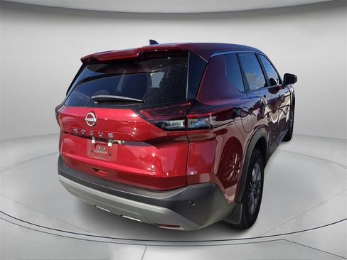 Used 2023 Nissan Rogue S image 3