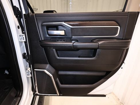 Used 2022 RAM 3500 Laramie AWD/4WD image 18
