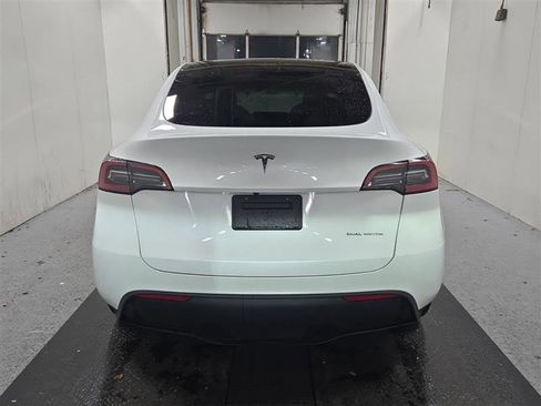 Used 2023 Tesla Model Y Long Range image 3