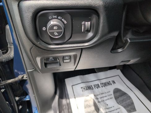 Used 2022 RAM 1500 Big Horn AWD/4WD image 16