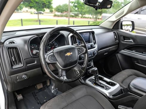 Used 2019 Chevrolet Colorado LT w/ LT Convenience Package RWD image 13