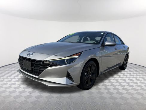 Used 2023 Hyundai Elantra SEL image 3