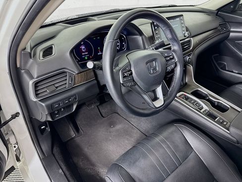 Used 2019 Honda Accord Touring image 9
